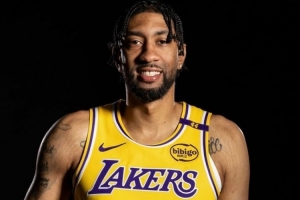 美媒：前湖人中锋伍德家中遭遇入室抢劫 他自卫开枪吓退三名歹徒