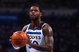 爱德华兹：兰德尔这赛季太出色了 这是我现在唯一想到的词