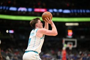 连续三场20+&首次30分！克尼佩尔23中9&三分13中5砍下30分8板3助