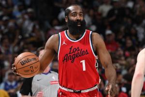 挡得很严实！哈登借祖巴茨掩护命中三分球