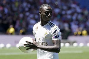 马卡：阿隆索在训练中尝试让费兰-门迪担任中后卫