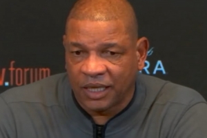 老里：火箭很强&大个阵容进攻也火力十足 这场我们本能赢&很沮丧