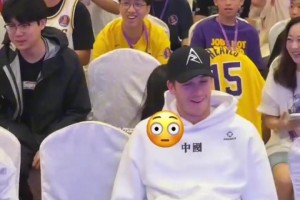 😍美女粉丝把小里整红温了！