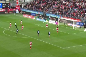 后卫梅开二度😲！阿什拉夫破门双响，巴黎2-0领先