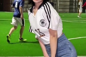 德国足球宝贝里竟有如此美艳的女子，实在令人挪不开眼😍