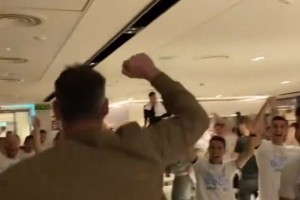 卡森退役快乐！费鸟此前转发21年曼城庆祝视频！德布劳内加入~