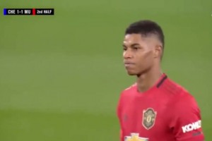 拉什福德面对切尔西，超远距离的十分角任意球