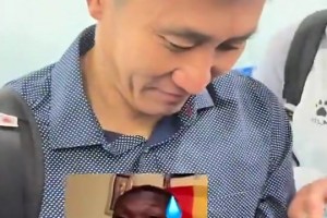 马宁给球迷签名时被灵魂拷问：苏超激烈还是中超激烈啊🫠