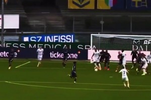 百看不厌！现场视角再来欣赏泽林斯基这脚超级世界波😱