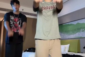 哥们你是杨翰亲弟嘛兄弟？太像了吧😅