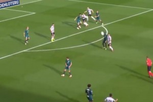 憋坏了？荷甲垫底队8-2狂胜对手，此前10轮共进7球！