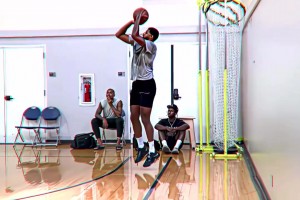 跟新王打得火热，同时又不慢待老王！情商妥妥的高