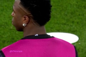 逆风翻盘！当年卡拉格观看利物浦2-5皇马的反应，整个人都嗨了