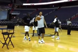 奇才时期的易建联，虽然已经沦为替补，但这身肌肉看着太壮实了！