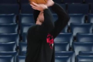 家有一老如有一宝！火箭杰夫-格林训练中纵情热舞！