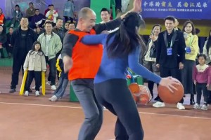 😄大爷，肘姐你Hold不住的！